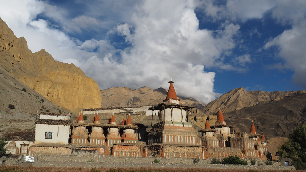 Trekking-in-Mustang-Tangge-Stupa