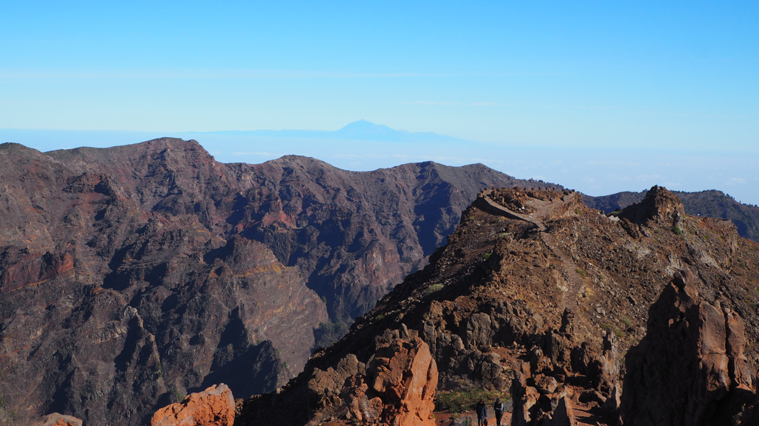 La caldera de Taburiente e sullo sfondo il Teide